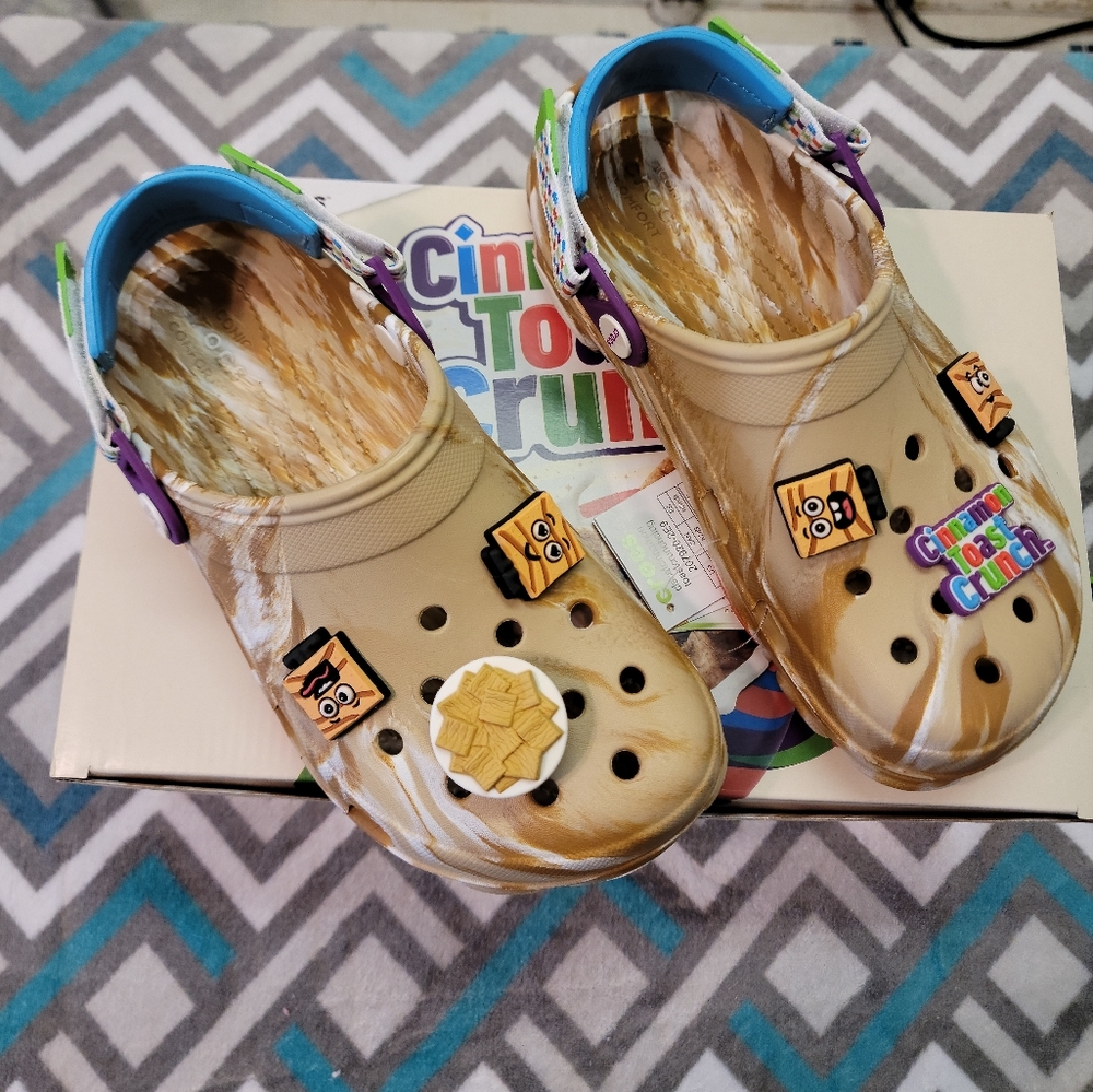 Cinnamon Toast Crunch Crocs M7W9